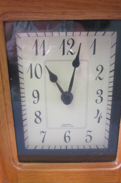 Wood Quartz Mantle Clock
