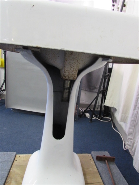 Vintage Kohler Pedestal Enamel over Cast Iron Pedestal Sink