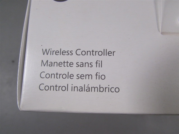 NEW - XBOX ROBOT WHITE WIRELESS CONTROLLER