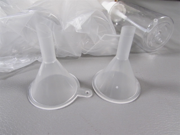 8-PIECES SMALL PLASTIC SPRAY BOTTLES W/FUNNELS