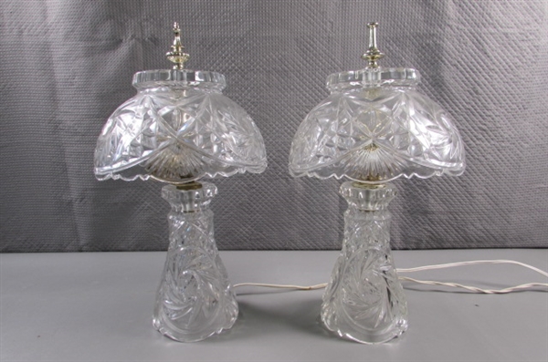 PAIR OF GLASS TABLE/ACCENT LAMPS