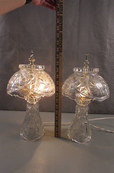 PAIR OF GLASS TABLE/ACCENT LAMPS