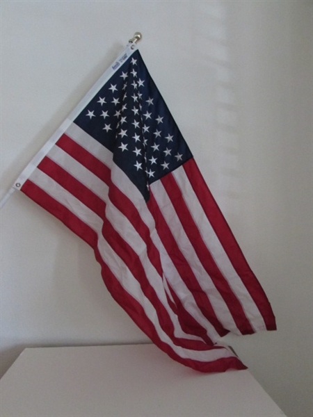 2 AMERICAN FLAGS AND METAL AMERICAN FLAG WALL ART