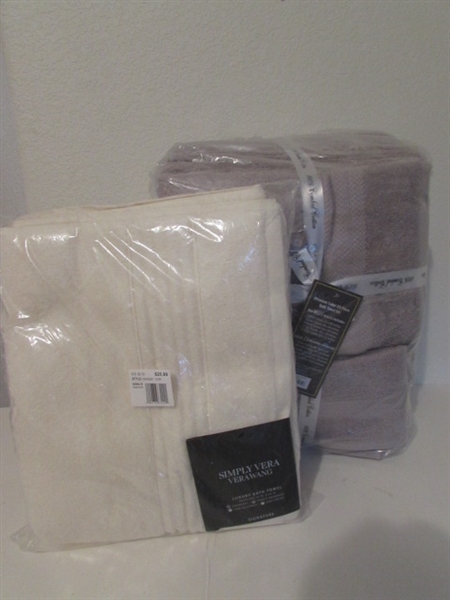 NEW IN PACKAGING- SIMPLY VERA BATH TOWEL OVERSIZED AND 24 PIECE TOWEL SET (GREY)