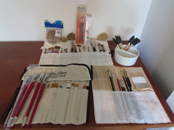 ARTISTS PAINT BRUSHES AND ROLL UP BRUSH STORAGE