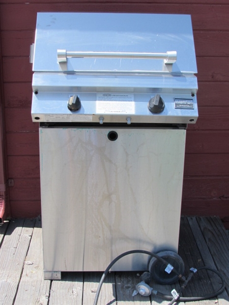 FRONTGATE DCS PROFESSIONAL GAS GRILL