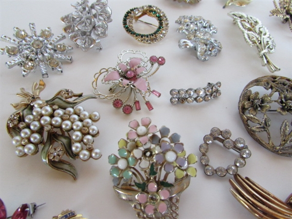 VINTAGE BROOCHES & PINS