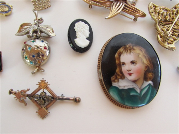 VINTAGE BROOCHES & PINS