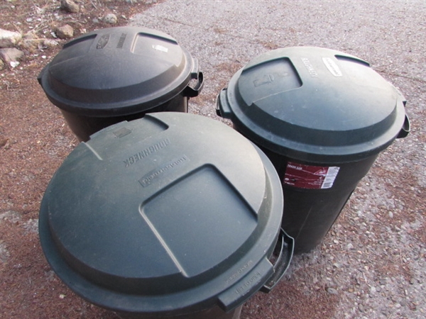 3 -32 GALLON GARBAGE CANS W/LIDS