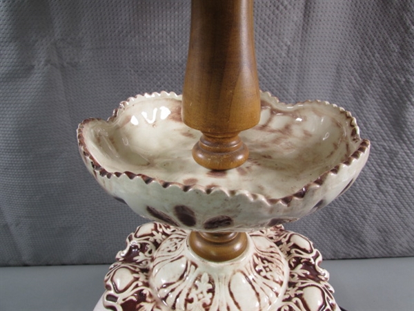 VINTAGE ORNATE TABLE LAMP W/VICTORIAN STYLE SHADE