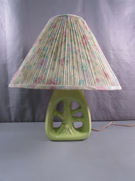MID CENTURY TREE CERAMIC LAMP W/FLORAL SHADE