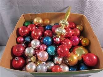 LARGE BOX OF VINTAGE GLASS ORNAMENTS & A TREE TOPPER