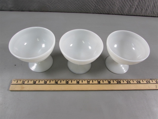 9 PIECES OF 1930'S HAZEL-ATLAS PLATONITE STEPPED MODERNTONE GLASSES & ICE CREAM CUPS