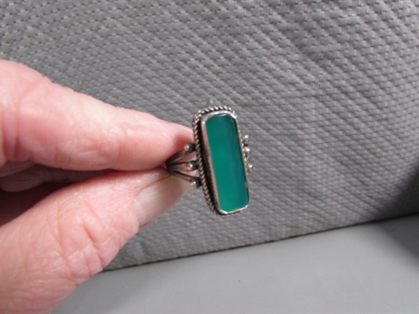 STERLING SILVER W/GREEN STONE? RING - UNMARKED