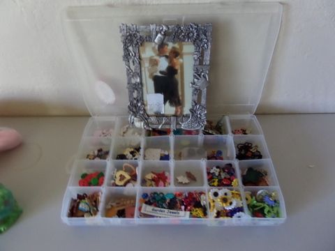 BUTTON JACKPOT AND CUTE GARDEN PICTURE FRAME