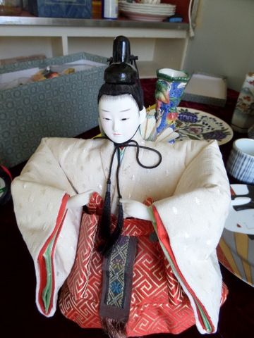 JAPANESE GEISHA AND SAMURI WARRIOR DOLLS, TEA SET, VASE, PLATE AND MORE