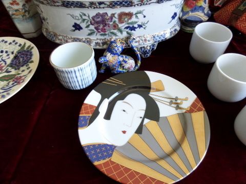 JAPANESE GEISHA AND SAMURI WARRIOR DOLLS, TEA SET, VASE, PLATE AND MORE