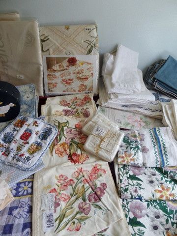 LOADS OF TABLE LINENS,  PLACEMATS, NAPKINS, COASTERS, MANY ITEMS NEW IN PACKAGE