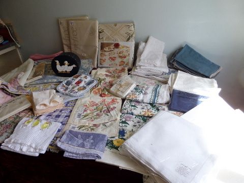 LOADS OF TABLE LINENS,  PLACEMATS, NAPKINS, COASTERS, MANY ITEMS NEW IN PACKAGE