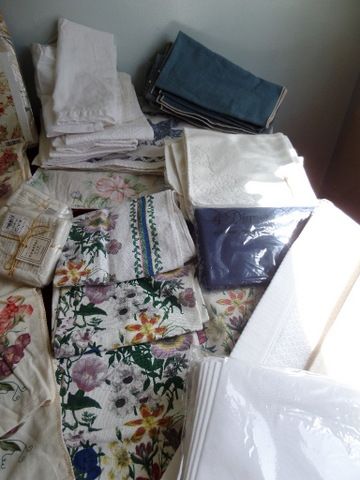 LOADS OF TABLE LINENS,  PLACEMATS, NAPKINS, COASTERS, MANY ITEMS NEW IN PACKAGE