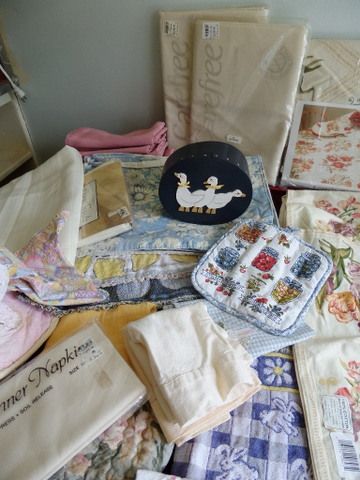 LOADS OF TABLE LINENS,  PLACEMATS, NAPKINS, COASTERS, MANY ITEMS NEW IN PACKAGE