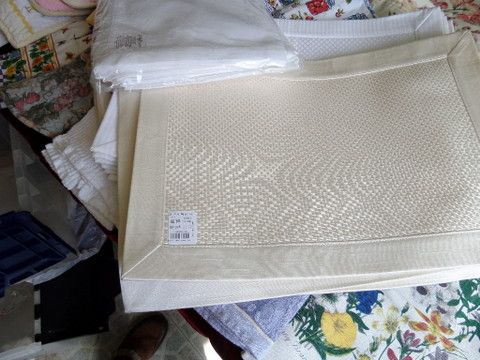 LOADS OF TABLE LINENS,  PLACEMATS, NAPKINS, COASTERS, MANY ITEMS NEW IN PACKAGE