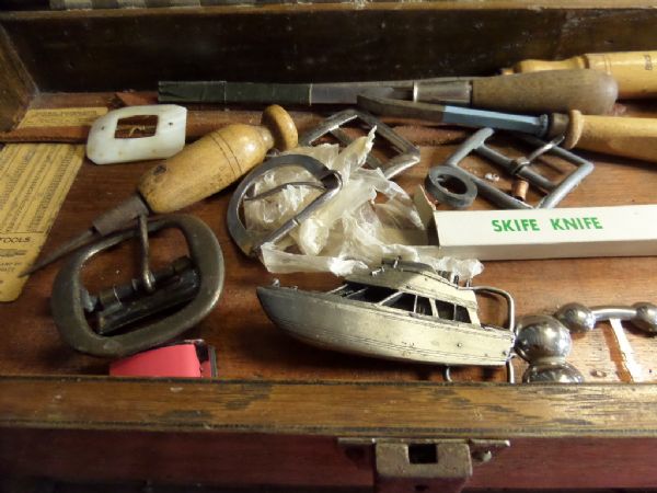 ANTIQUE OAK MULTi DRAWER TOOL BOX WITH TOOLS