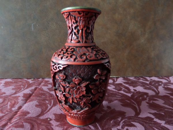  VINTAGE CHINESE CINNABAR VASE ON BRASS