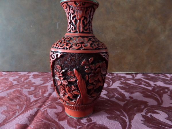  VINTAGE CHINESE CINNABAR VASE ON BRASS