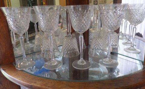 VINTAGE FINE CRYSTAL & CUT GLASS DIAMOND PATTERN TALL STEMMED GLASSES, CAKE PLATTER SERVING DISHES & MORE