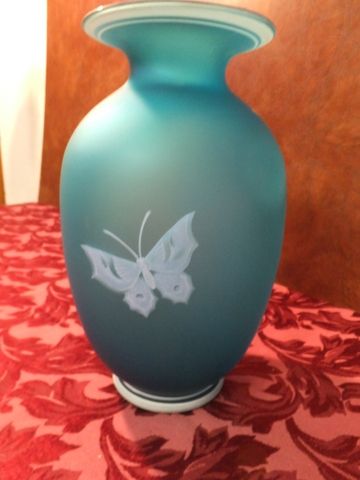 VINTAGE GALLERY ORIGINAL VASE MADE BY FENTON GLASS