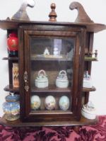 VINTAGE WOODEN CURIO CABINET WITH GLASS FRONT AND COLLECTIBLES