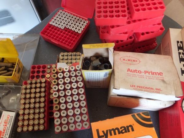 LEAD MELTING POT, SUPPLIES AND MOLDS FOR MAKING BULLETS