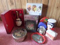 VARIETY LOT OF COLLECTIBLE TINS SOME VINTAGE & LIQUOR BOTTLE IN LOCKING CASE