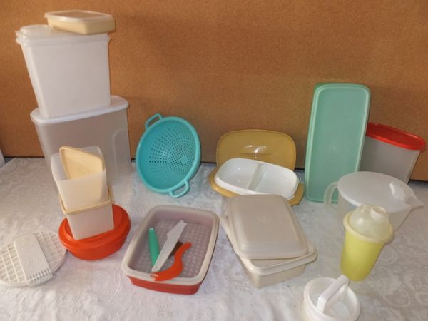 CONVENIENT TUPPERWARE ITEMS, PATTY MAKER, MARINATOR, VEGETABLE STORER, MIX & MEASURE BOWL & MORE