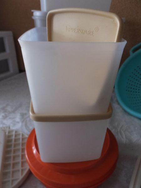 CONVENIENT TUPPERWARE ITEMS, PATTY MAKER, MARINATOR, VEGETABLE STORER, MIX & MEASURE BOWL & MORE