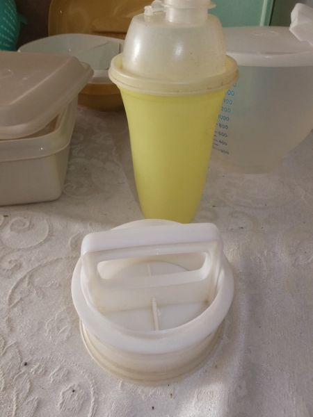 CONVENIENT TUPPERWARE ITEMS, PATTY MAKER, MARINATOR, VEGETABLE STORER, MIX & MEASURE BOWL & MORE