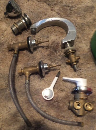 BIG LOT OF NEW AND USED PLUMBING PARTS