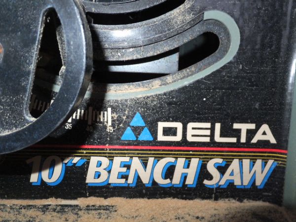 DELTA 10 BENCH SAW AND DADO BLADE SET - POWERS ON