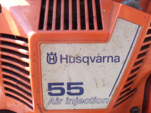 HUSQVARNA 55 CHAIN SAW WITH EXTRA CHAIN   STARTS AND RUNS