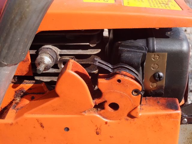 lot-detail-husqvarna-55-chain-saw-with-extra-chain-starts-and-runs