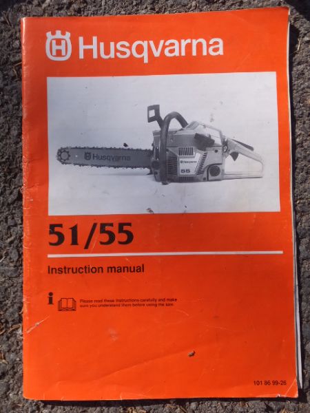 HUSQVARNA 55 CHAIN SAW WITH EXTRA CHAIN   STARTS AND RUNS