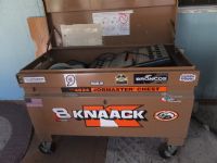 KNAACK TOOL CHEST ON WHEELS