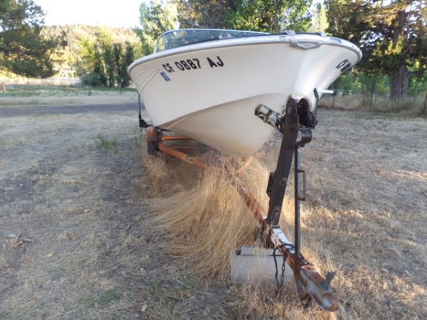 WOW! 16 FT FIBERGLASS BOAT WITH 125 HP MERCURY OUTBOARD WITH TRAILER!!