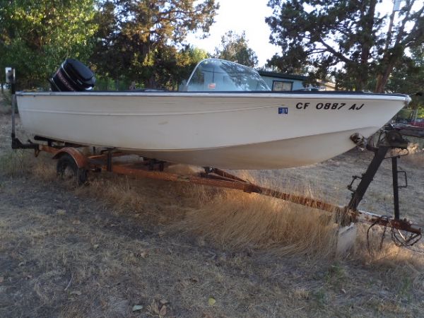 WOW! 16 FT FIBERGLASS BOAT WITH 125 HP MERCURY OUTBOARD WITH TRAILER!!