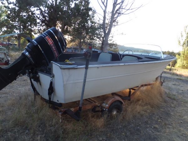 WOW! 16 FT FIBERGLASS BOAT WITH 125 HP MERCURY OUTBOARD WITH TRAILER!!