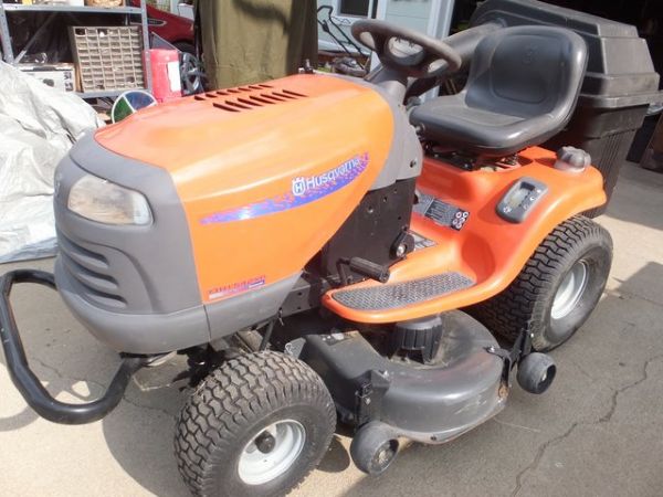 HUSQVARNA 15 HORSEPOWER RIDING LAWN MOWER WITH 42 DECK & ONLY 76 HOURS USE.