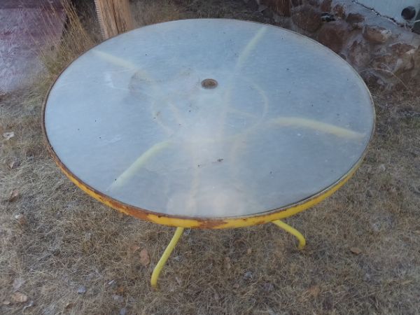 VINTAGE ROUND GLASS PICNIC TABLE WITH IRON UMBRELLA STAND