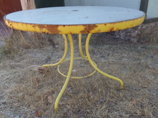 VINTAGE ROUND GLASS PICNIC TABLE WITH IRON UMBRELLA STAND