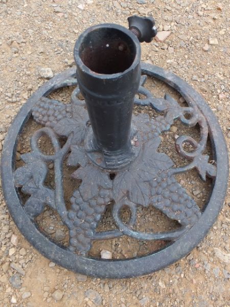 VINTAGE ROUND GLASS PICNIC TABLE WITH IRON UMBRELLA STAND